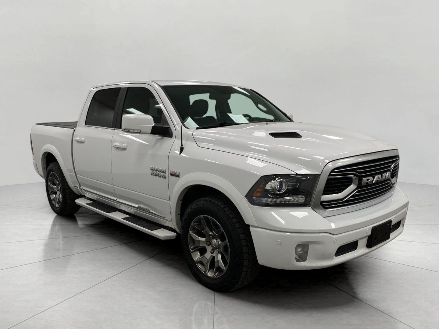 2018 RAM 1500 CREW CAB PICKUP - SHORT BED