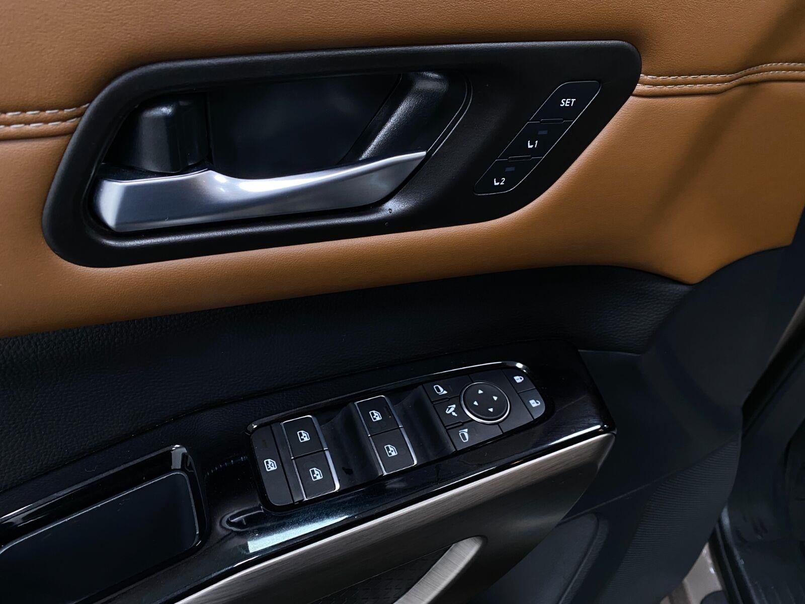 2025 Nissan Pathfinder Platinum 4WD