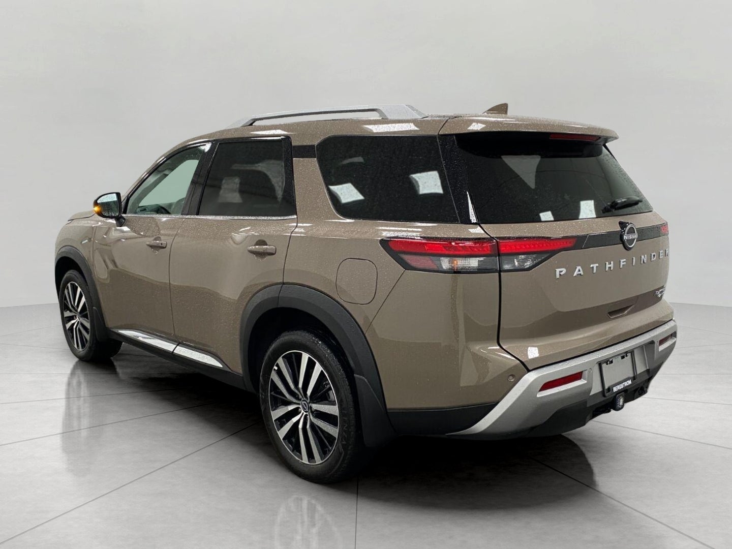 2025 Nissan Pathfinder Platinum 4WD