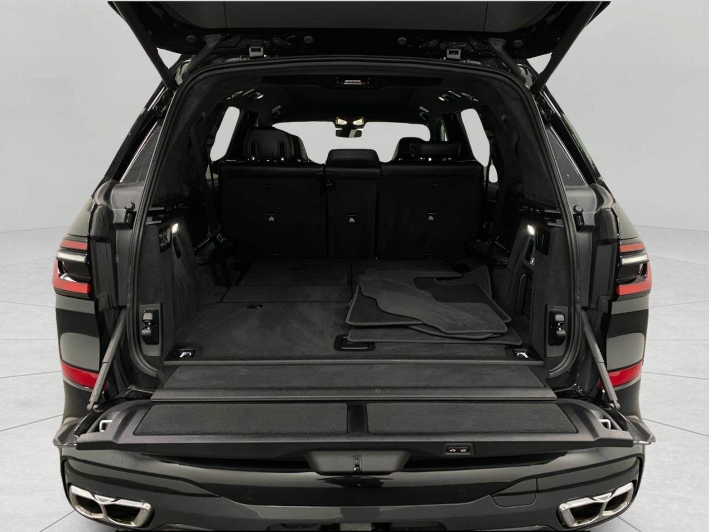 2023 BMW X7 M60i Sports Activity Vehicle