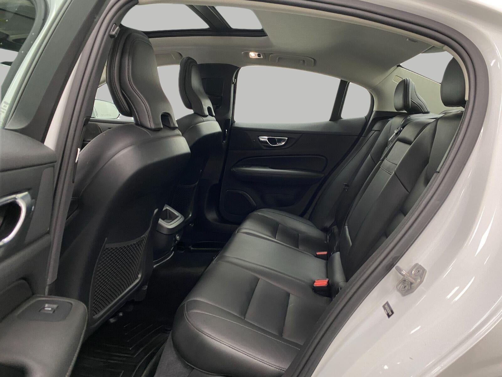 2020 Volvo S60 T6 AWD Momentum