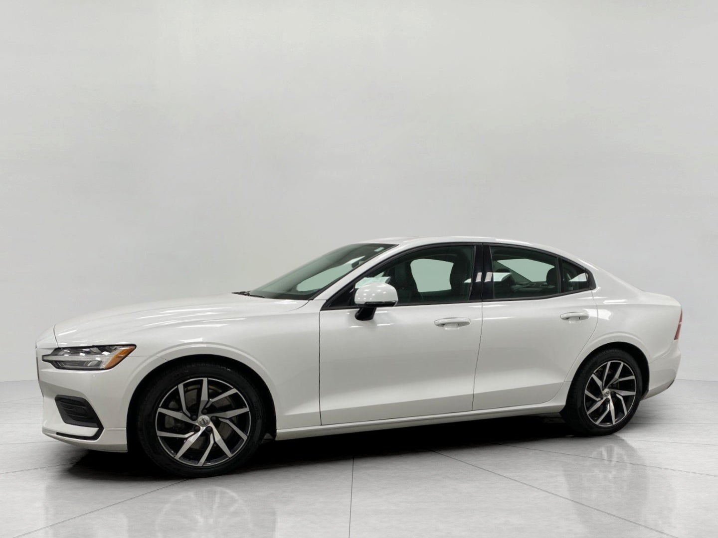 2020 Volvo S60 T6 AWD Momentum