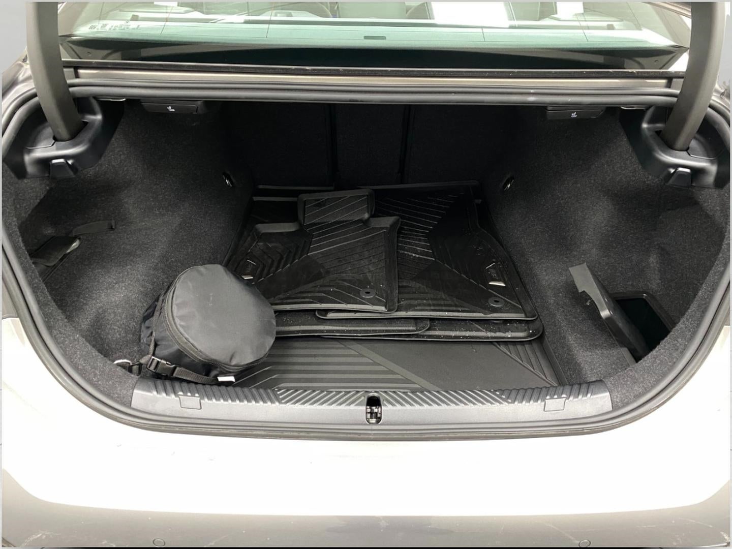 2026 BMW 5 Series 550e xDrive Sedan