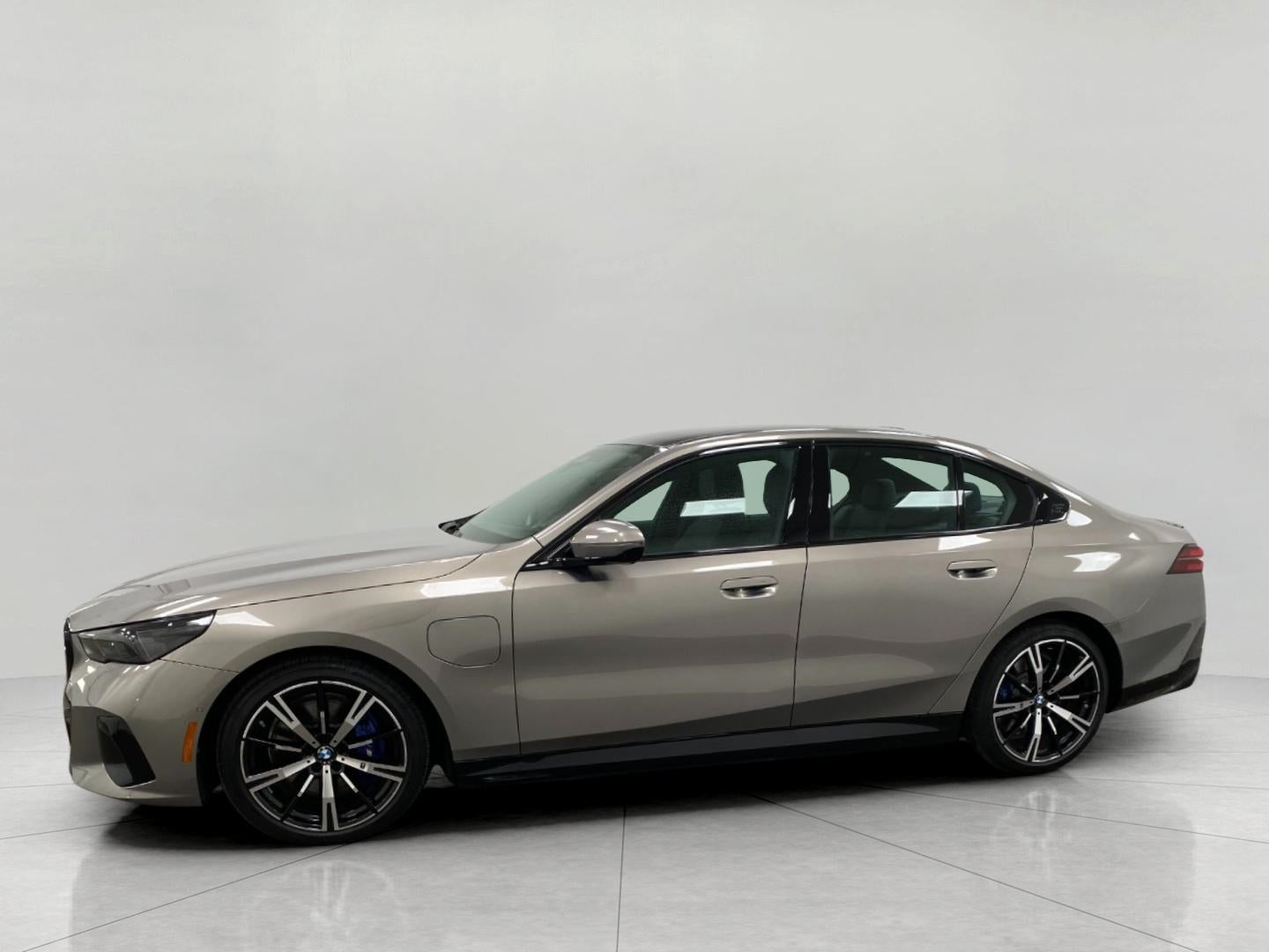 2026 BMW 5 Series 550e xDrive Sedan