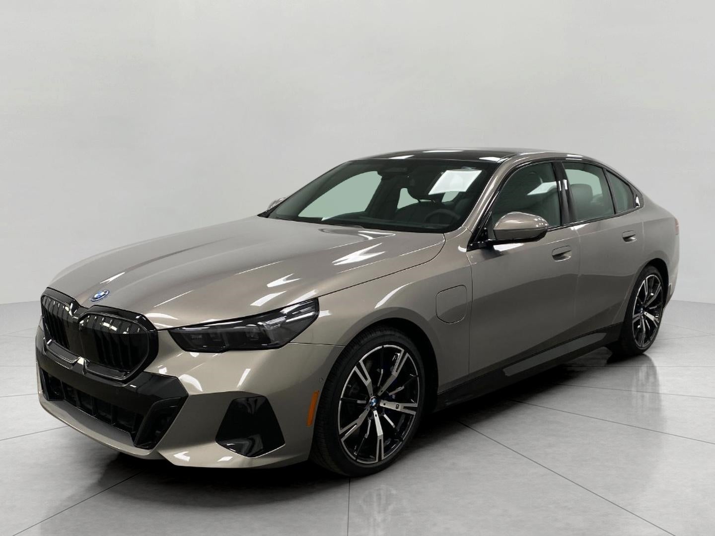 2026 BMW 5 Series 550e xDrive Sedan